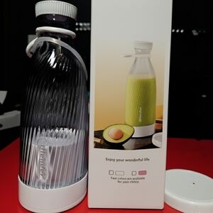 Ami Black and White Kitchen Mixer